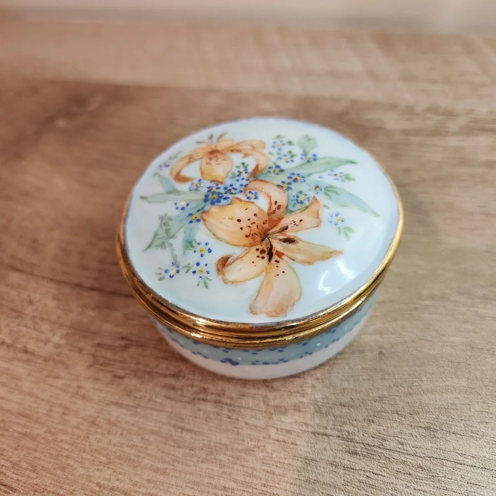 Antique Hand Painted Signed Round Porcelain Trinket Box Floral Day Lilies Relief